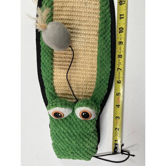 Hartz Alligator Cat Scratcher With Catnip & Hanging Toy 42a - Picture 3 of 5